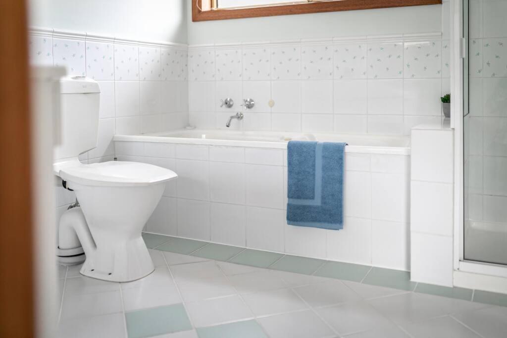 BEST location! Sleep 7 Pet Friendly Spacious