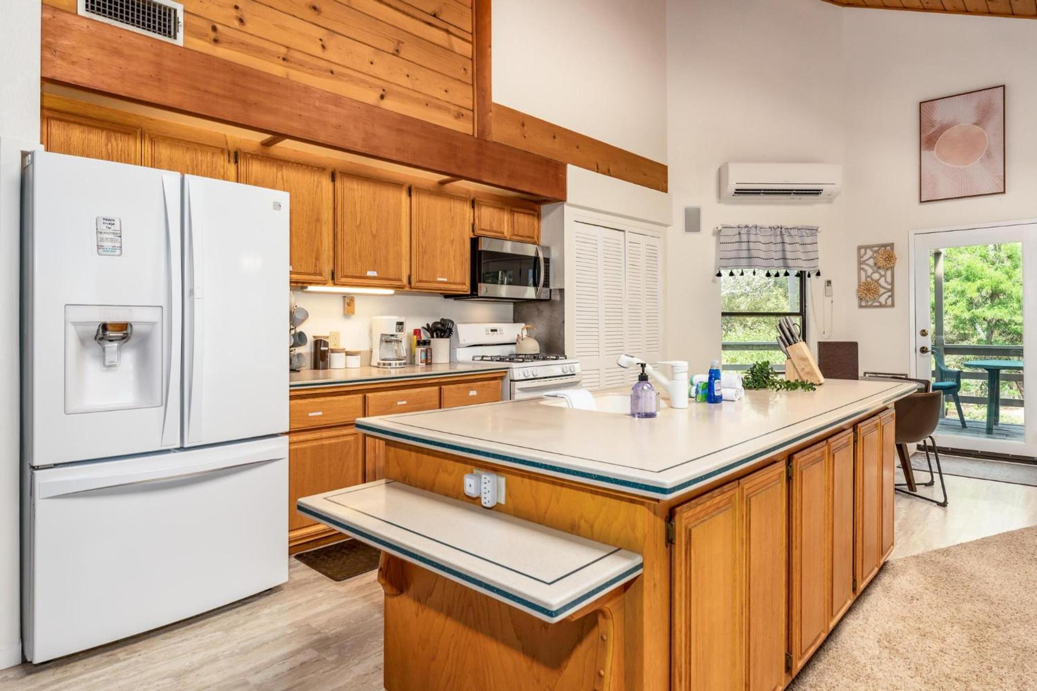 Hodges Hill Hideout w/ pool, spa, BBQ - Dog Friendly view 4