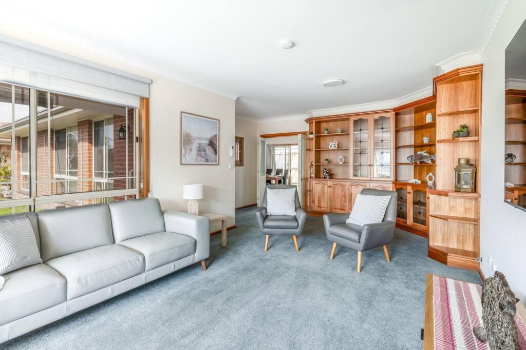 BEST location! Sleep 7 Pet Friendly Spacious