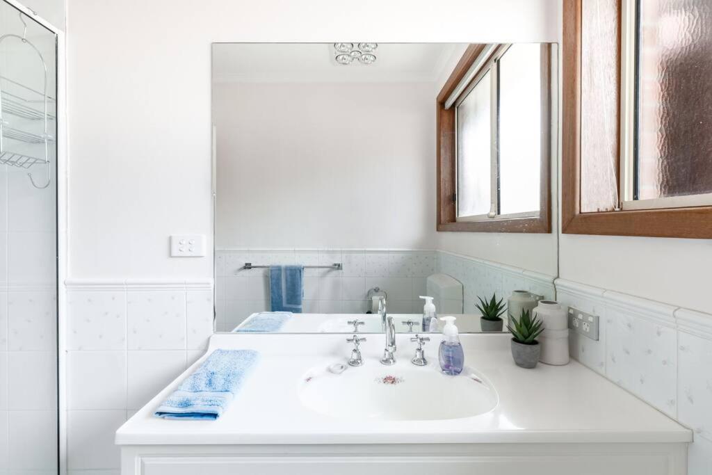 BEST location! Sleep 7 Pet Friendly Spacious