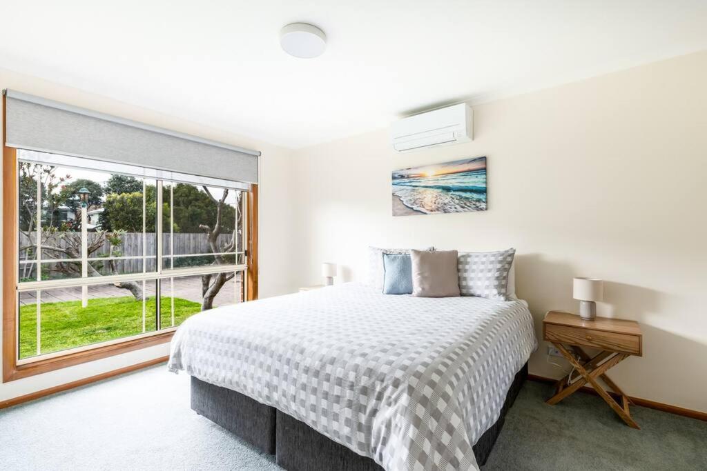 BEST location! Sleep 7 Pet Friendly Spacious