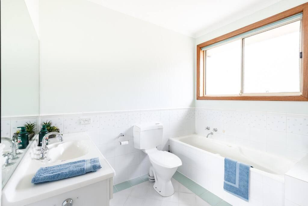 BEST location! Sleep 7 Pet Friendly Spacious