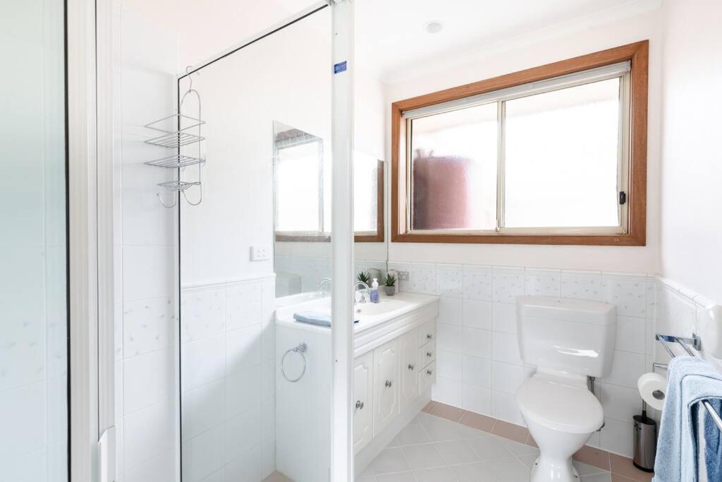 BEST location! Sleep 7 Pet Friendly Spacious