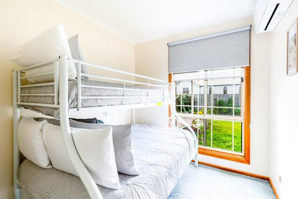 BEST location! Sleep 7 Pet Friendly Spacious