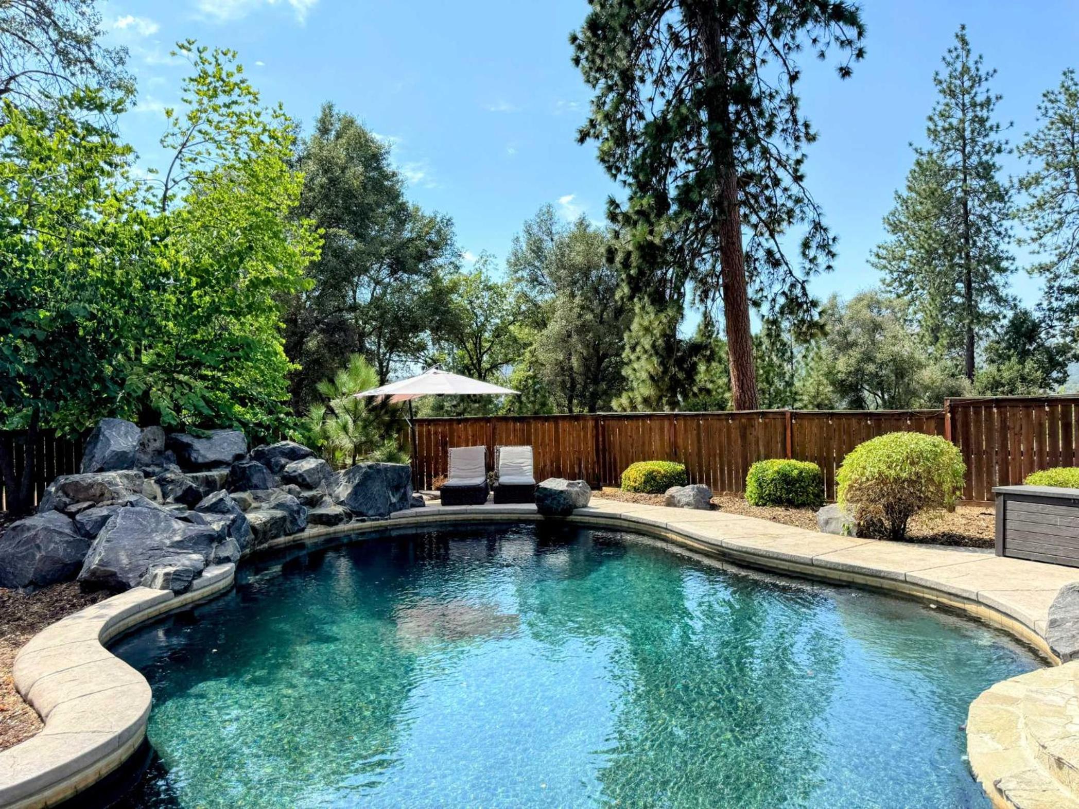 Log Cabin w/ pool, spa, game room, sleeps 20 view 3