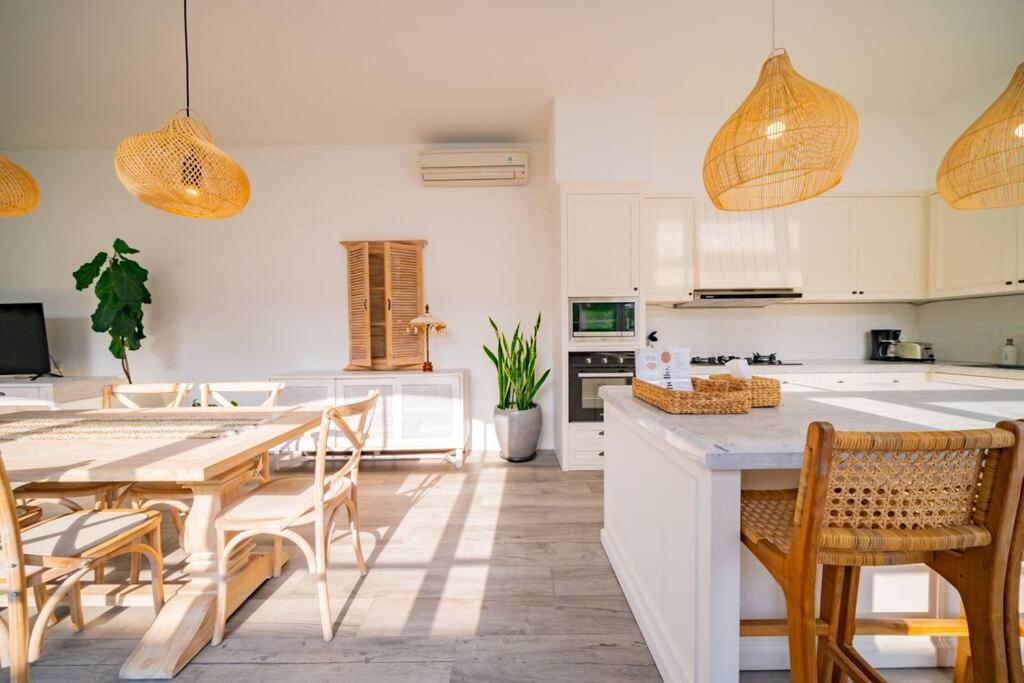 Villa Alma Canggu - 4 min to Beach, Finn's and Atlas