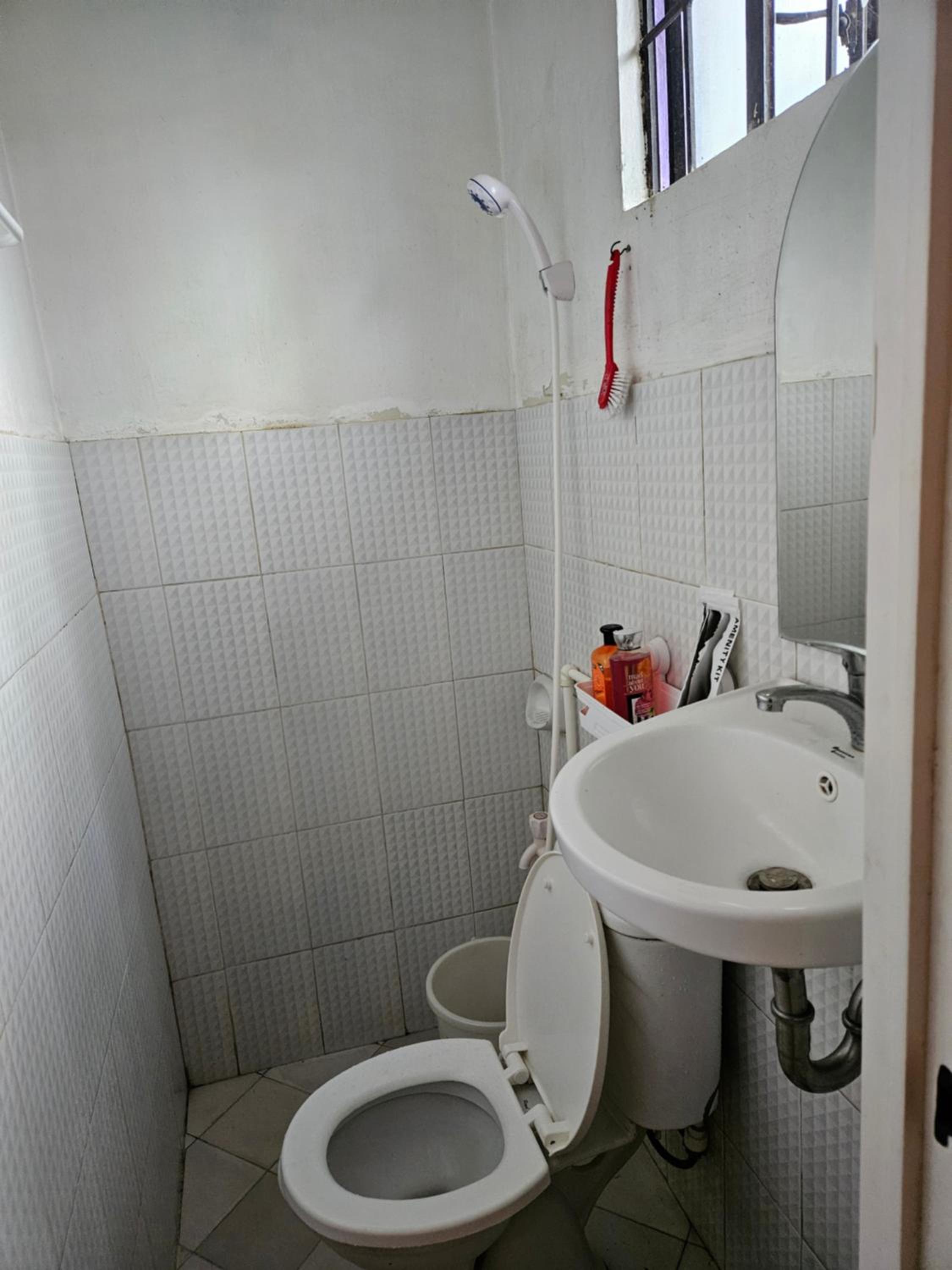 Mel's Place Batangas Unit 1 Two-BR House Balagtas Batangas City Free Parking, WIFI view 2