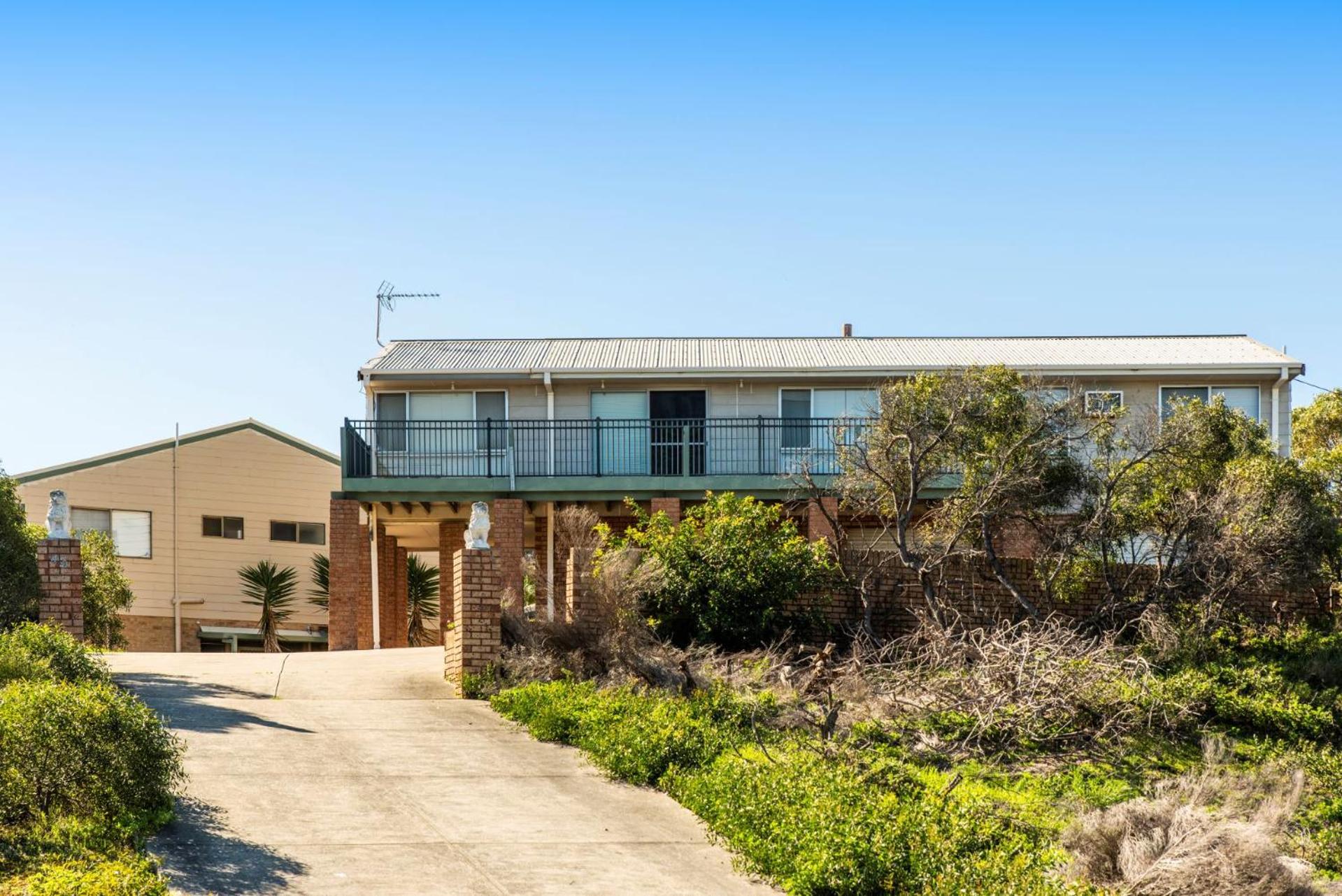 Ninettas Views - Great coastal location