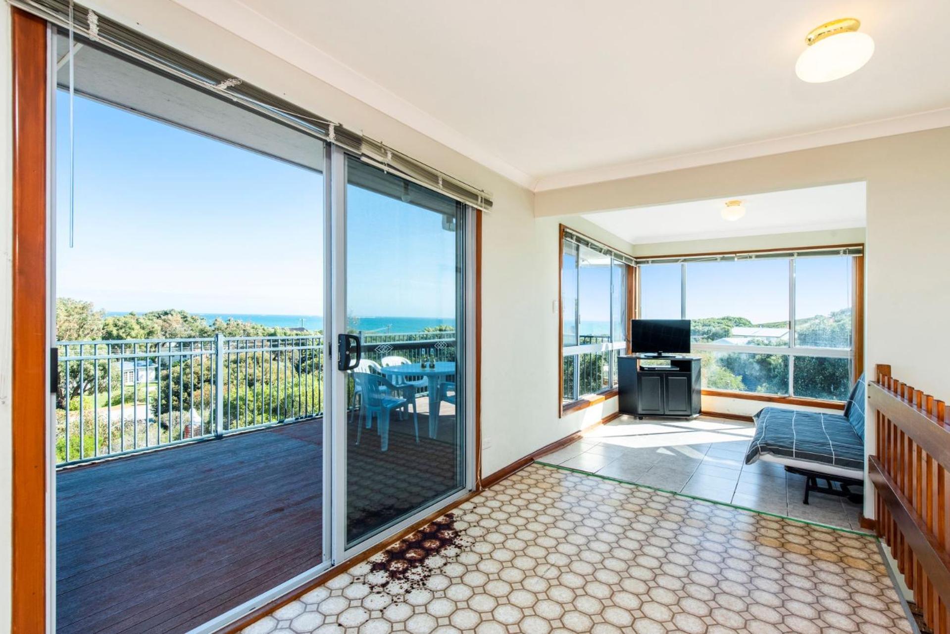 Ninettas Views - Great coastal location