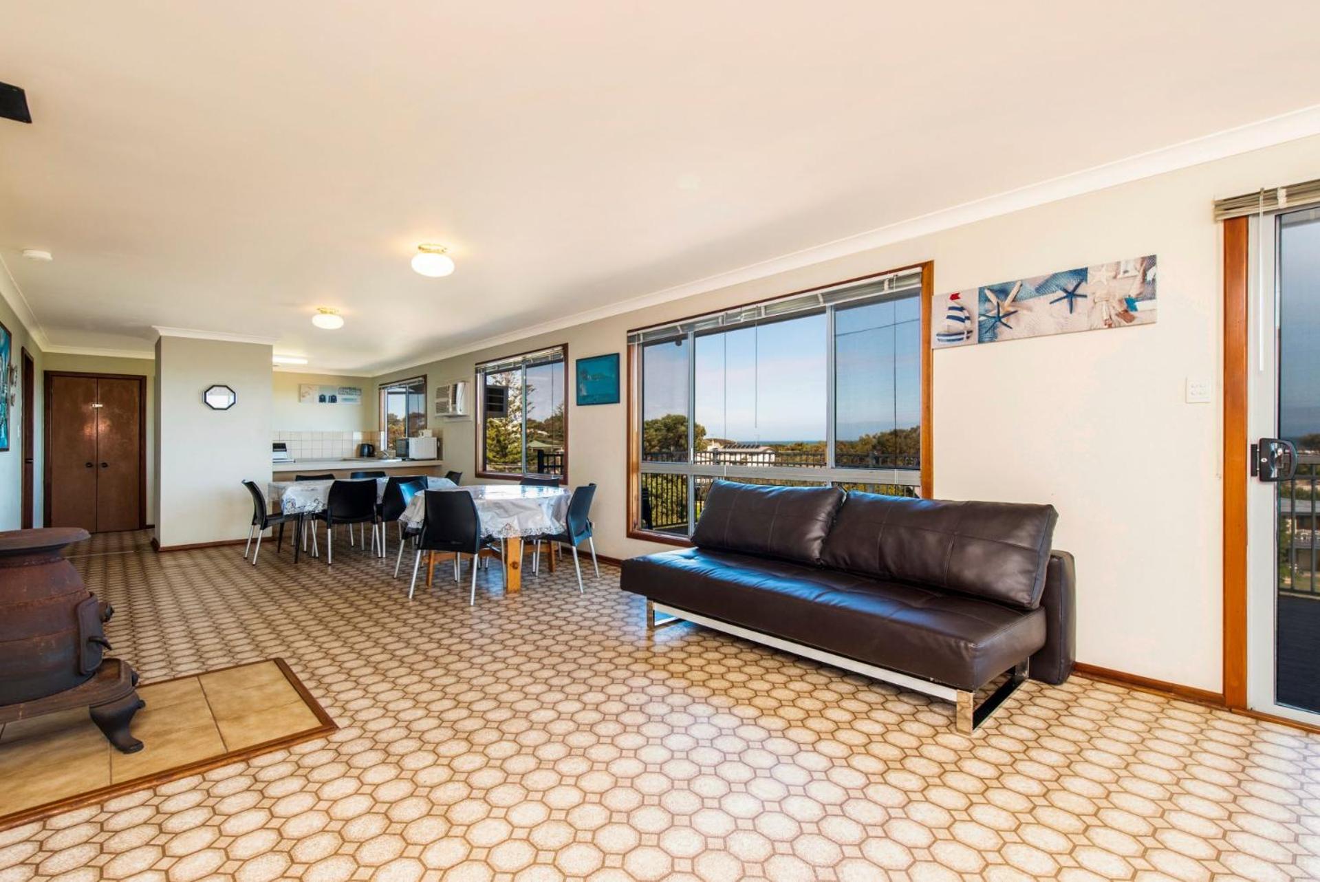 Ninettas Views - Great coastal location