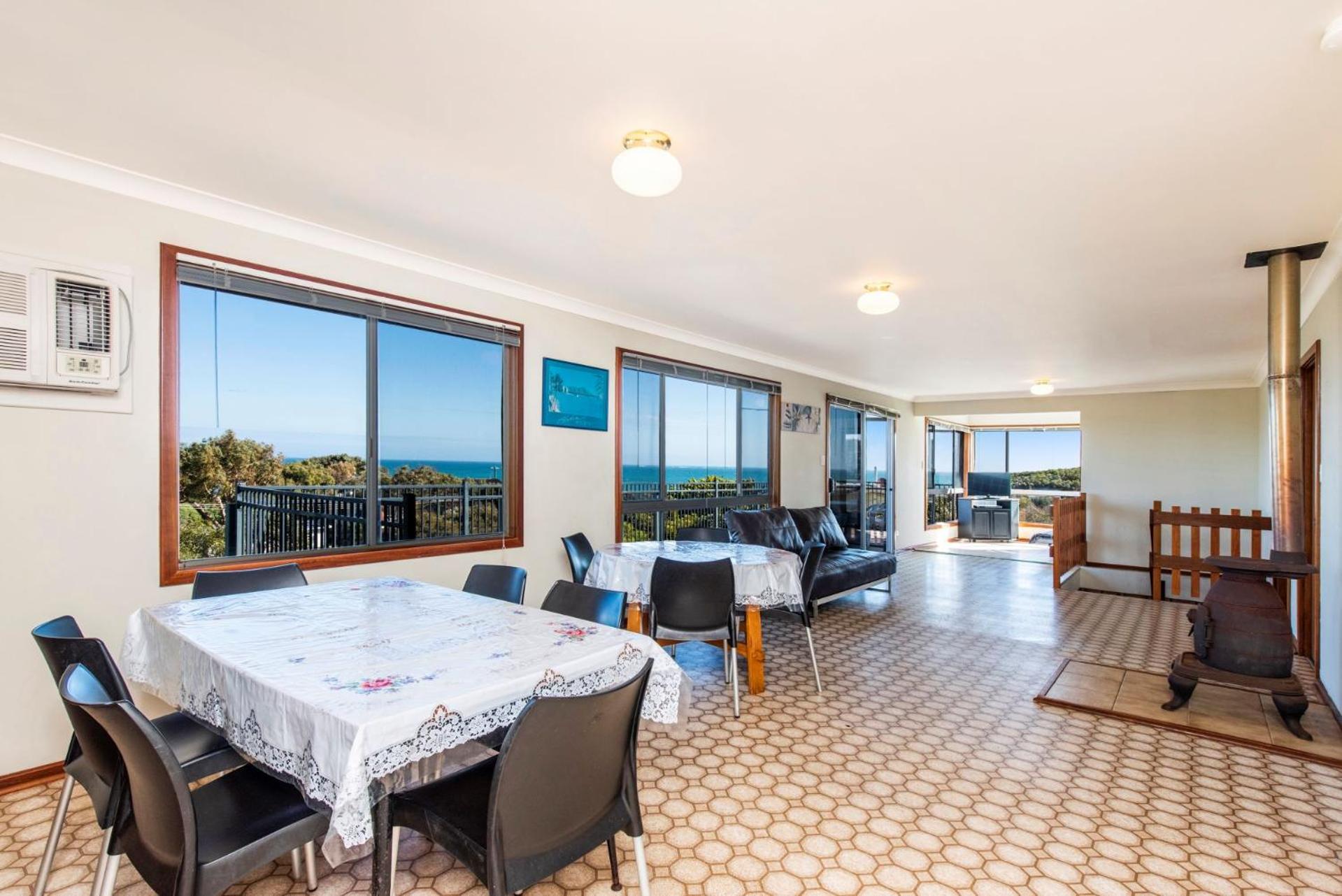 Ninettas Views - Great coastal location
