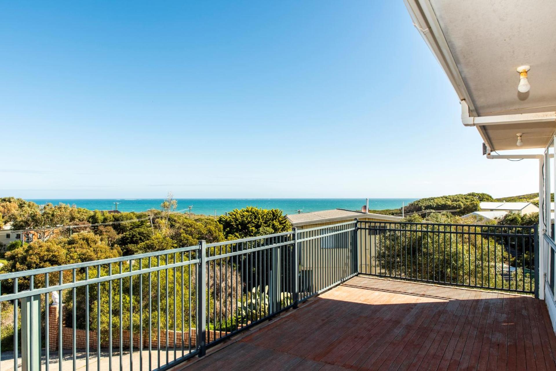 Ninettas Views - Great coastal location