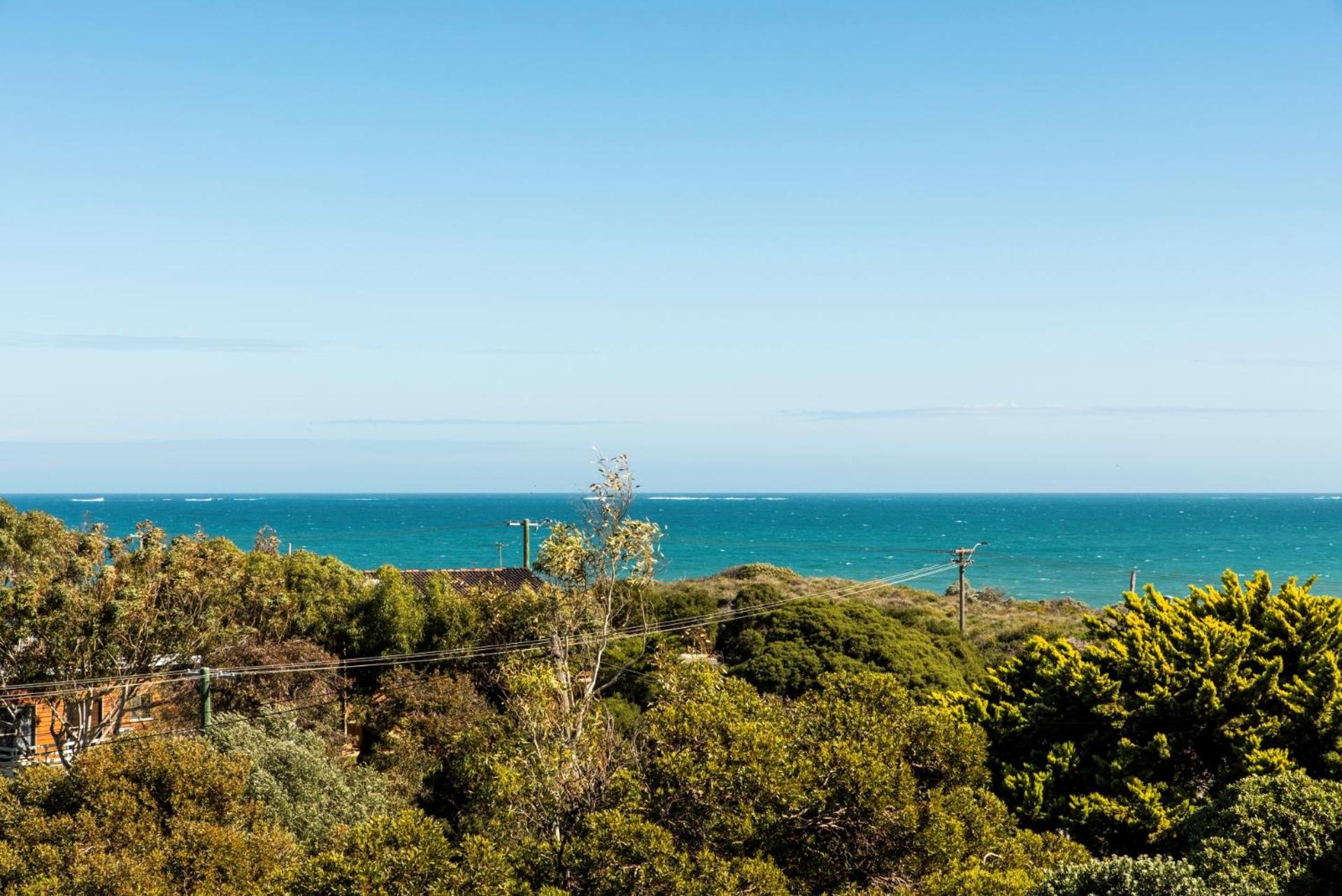 Ninettas Views - Great coastal location