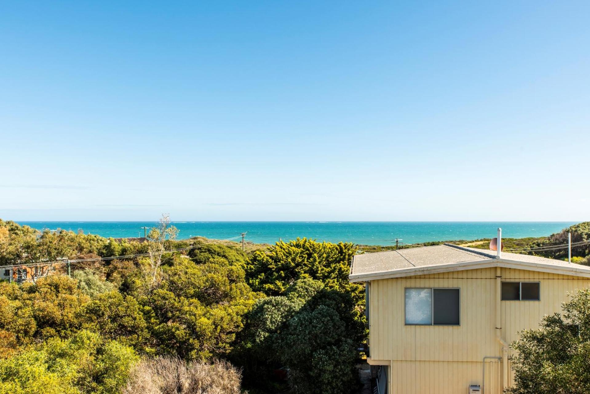 Ninettas Views - Great coastal location