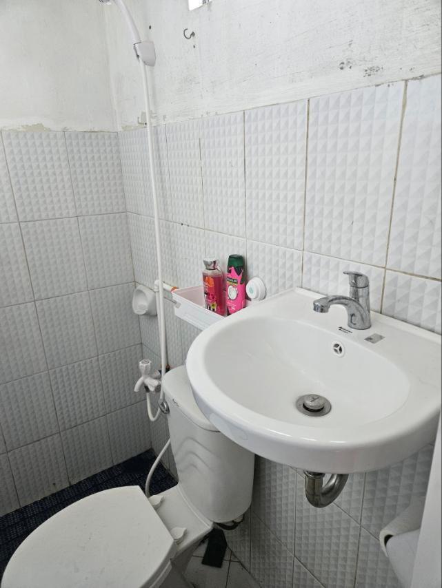 Mel's Place Batangas Unit 1 Two-BR House Balagtas Batangas City Free Parking, WIFI view 3