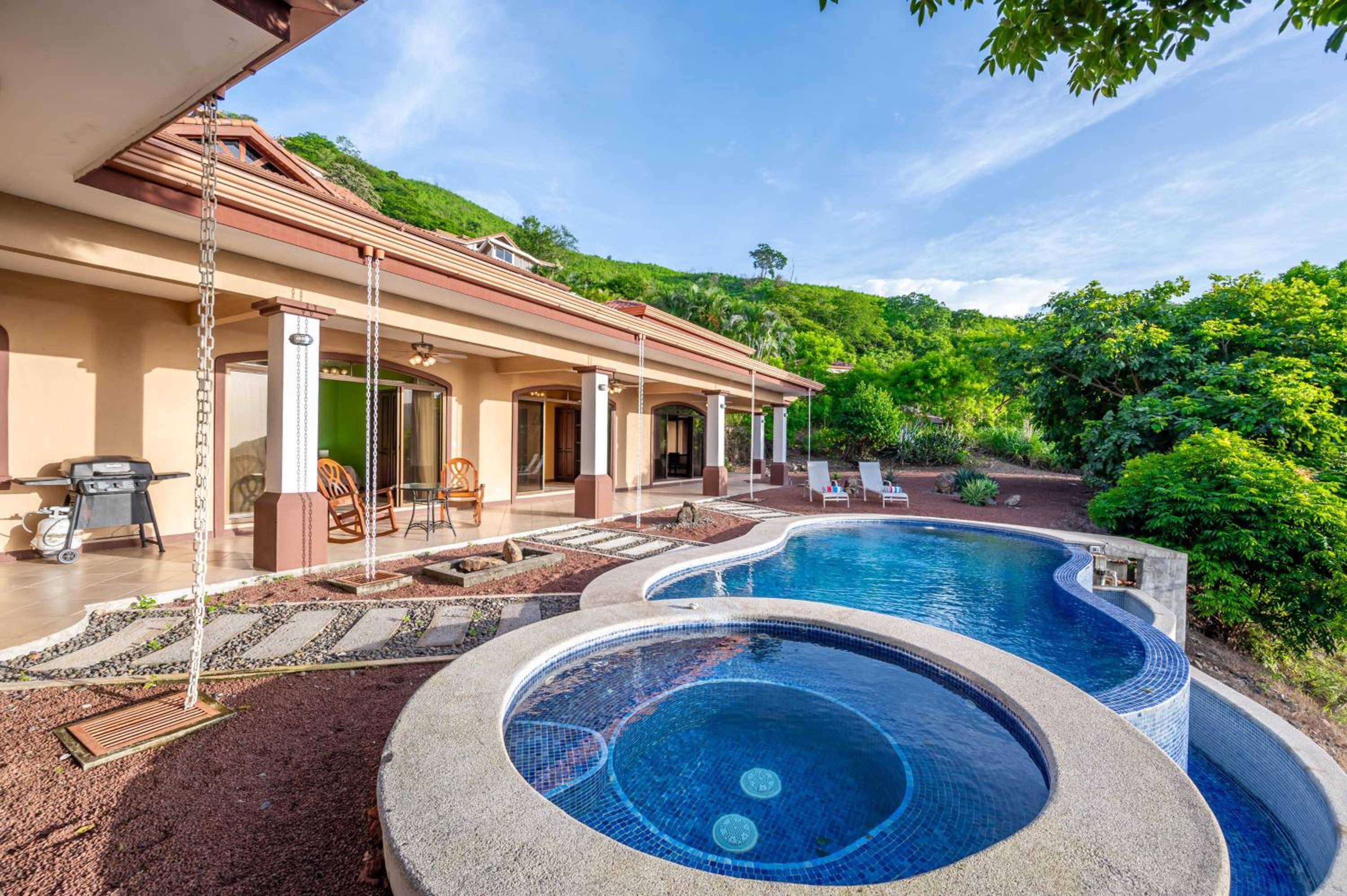 Casa Lasky 4br Villa W Pool & View