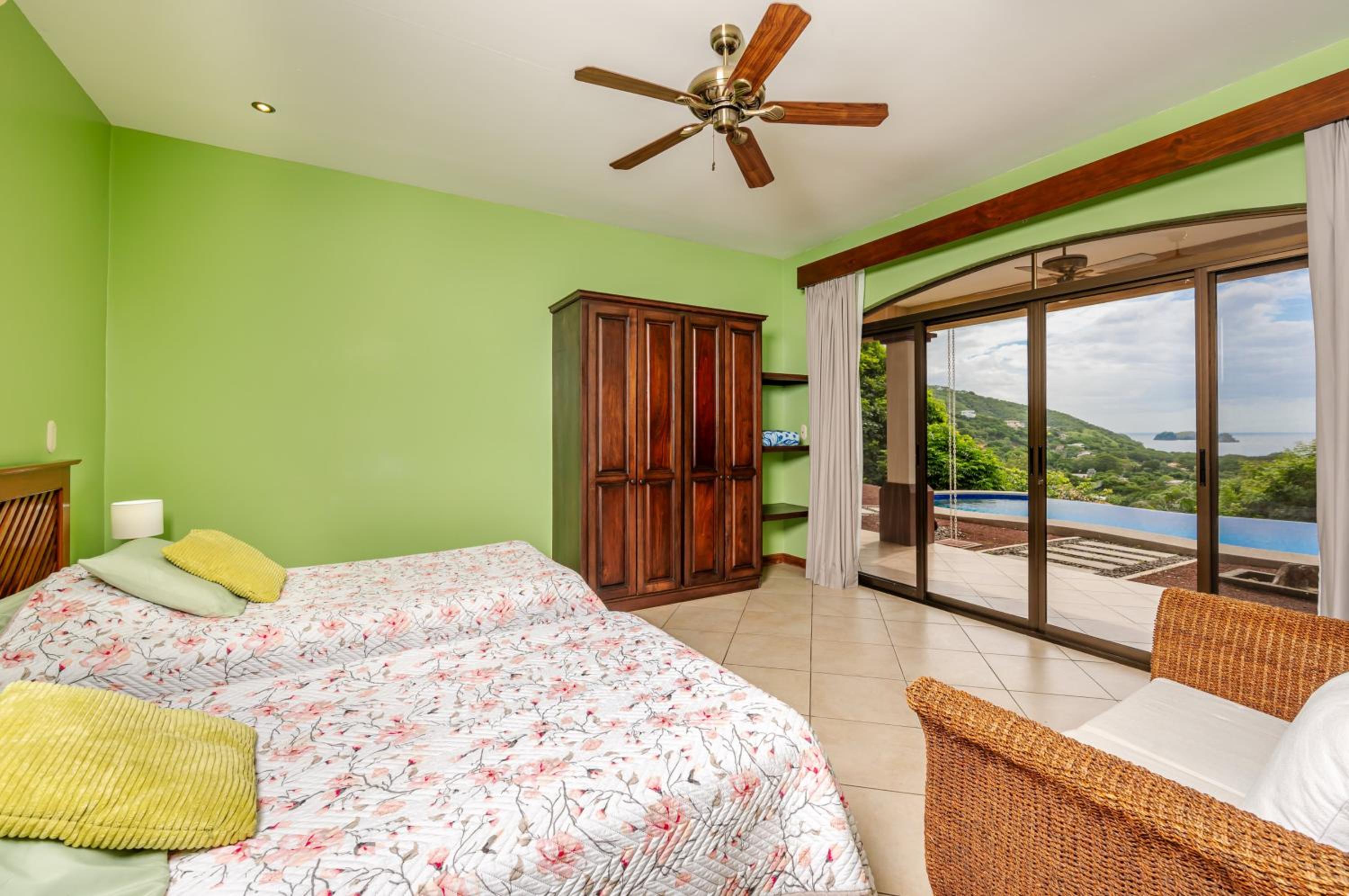 Casa Lasky 4br Villa W Pool & View