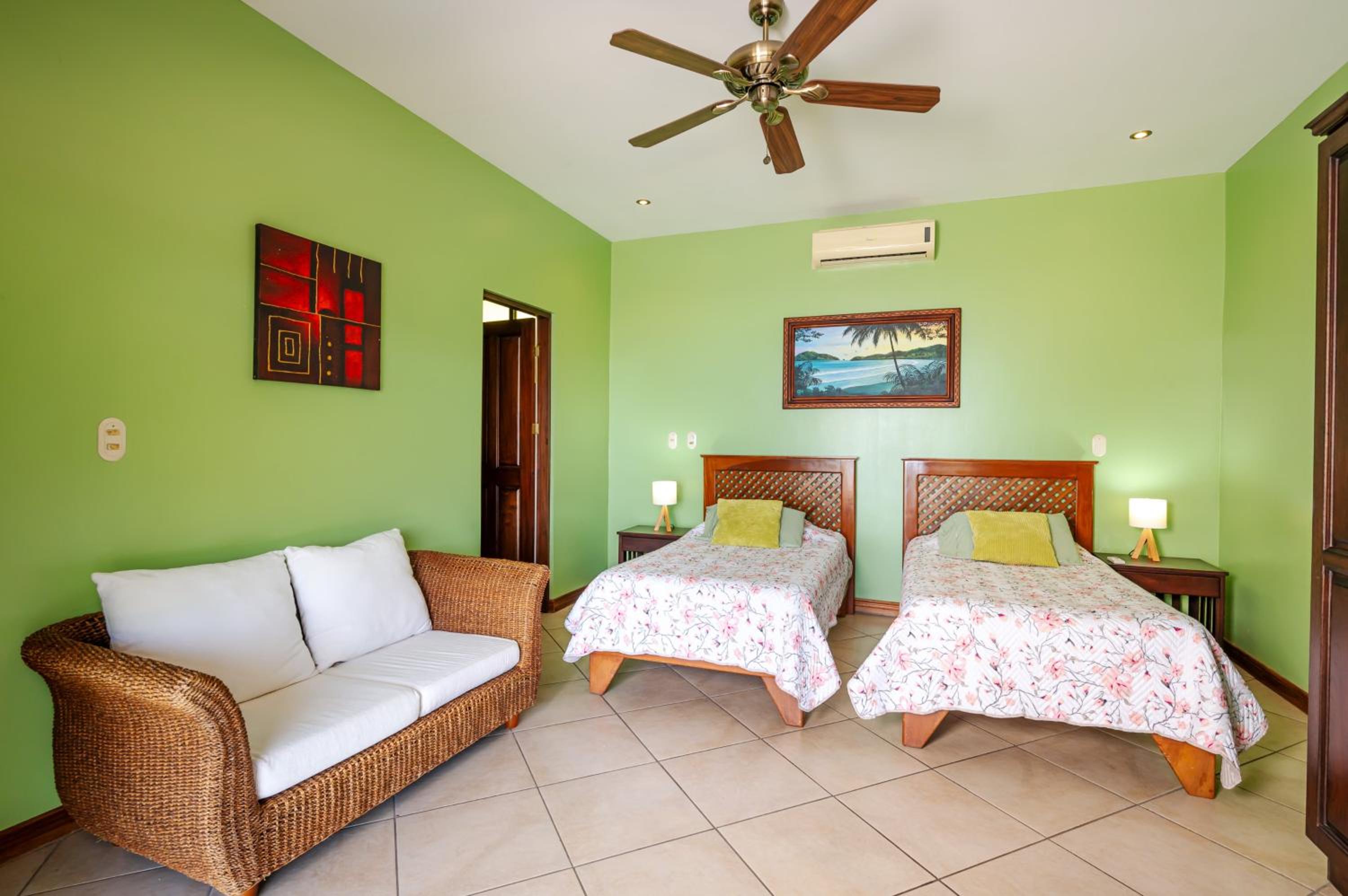 Casa Lasky 4br Villa W Pool & View