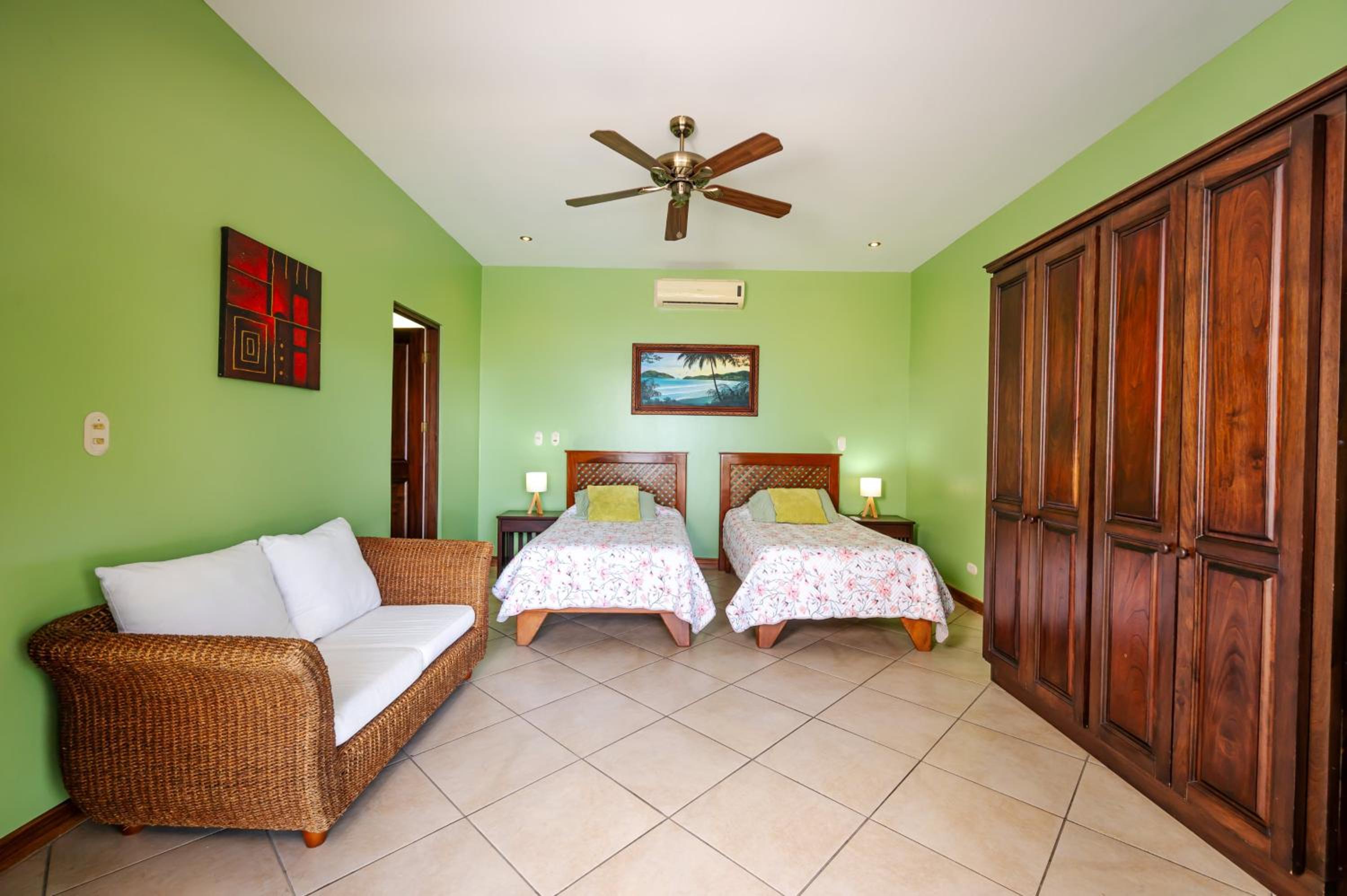 Casa Lasky 4br Villa W Pool & View