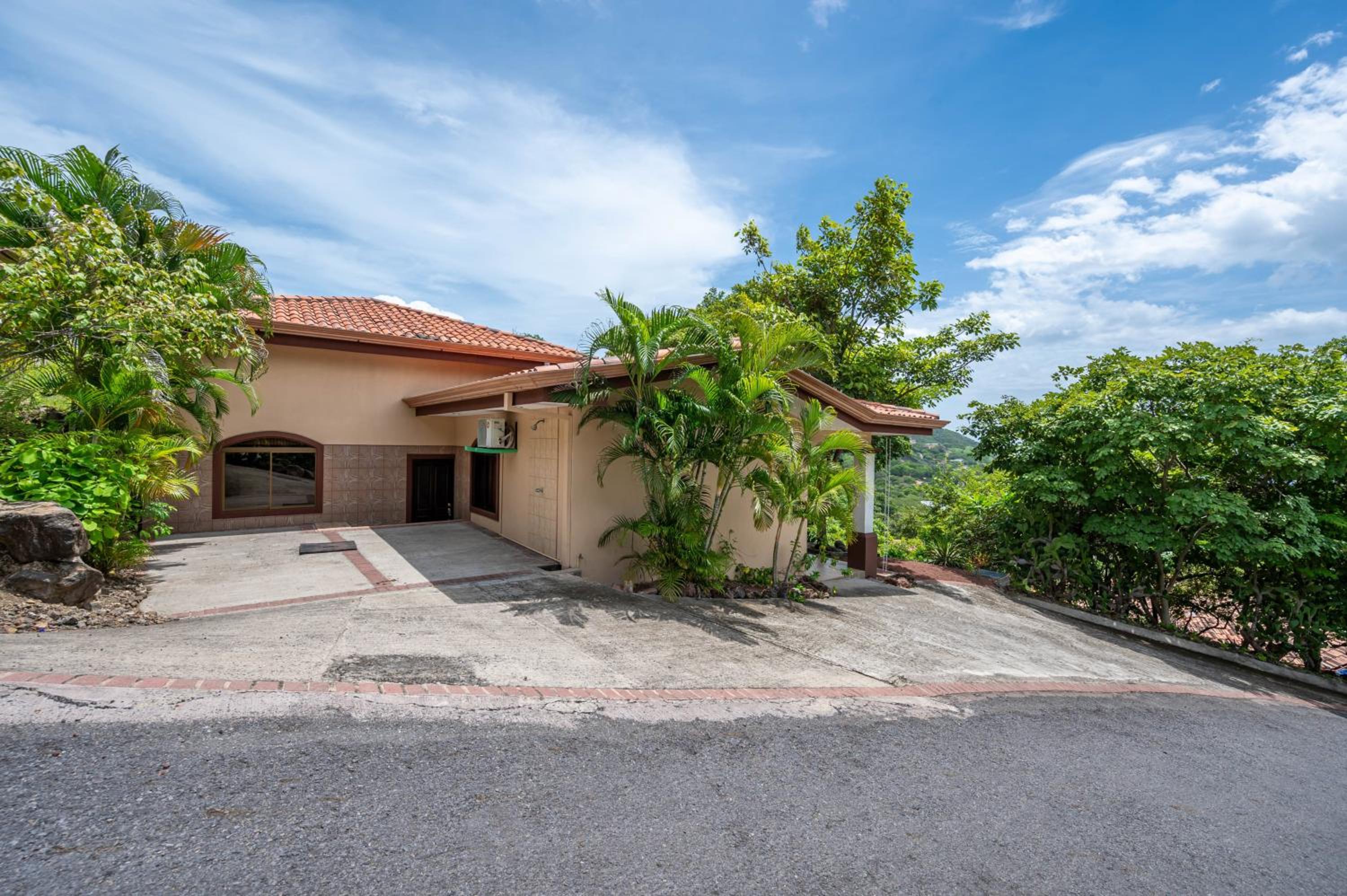 Casa Lasky 4br Villa W Pool & View