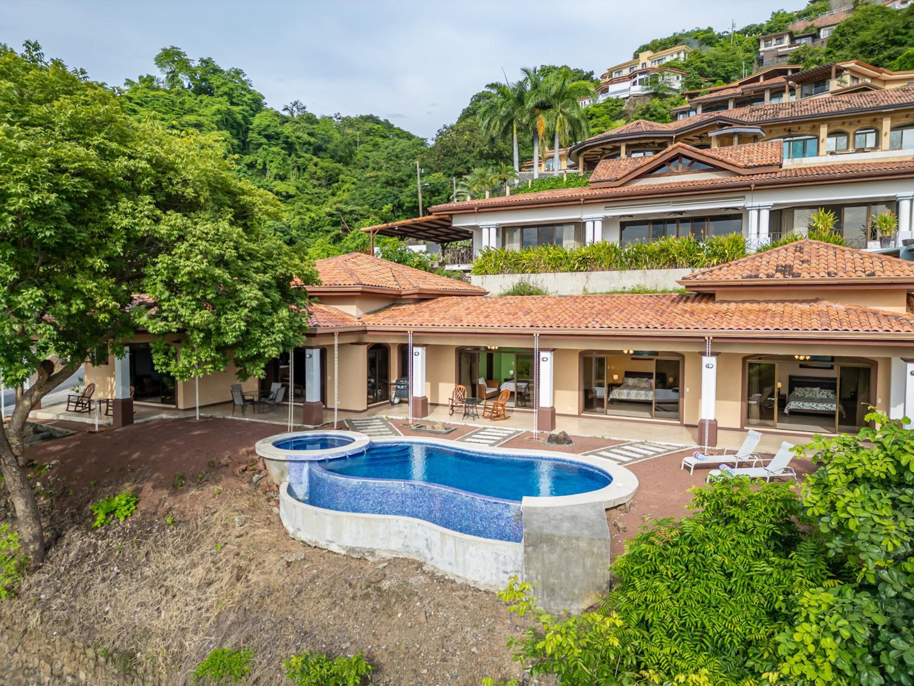 Casa Lasky 4br Villa W Pool & View