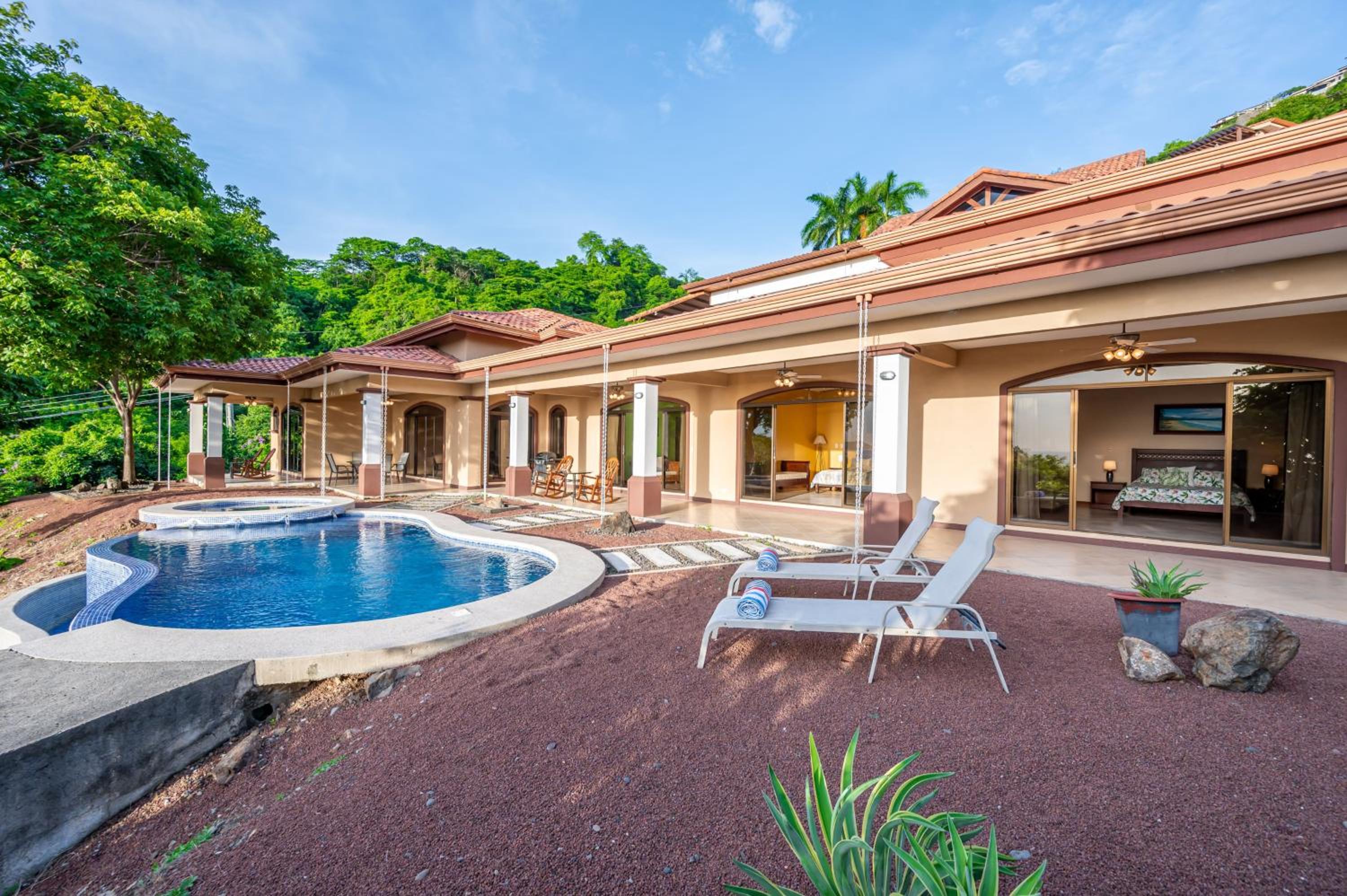 Casa Lasky 4br Villa W Pool & View