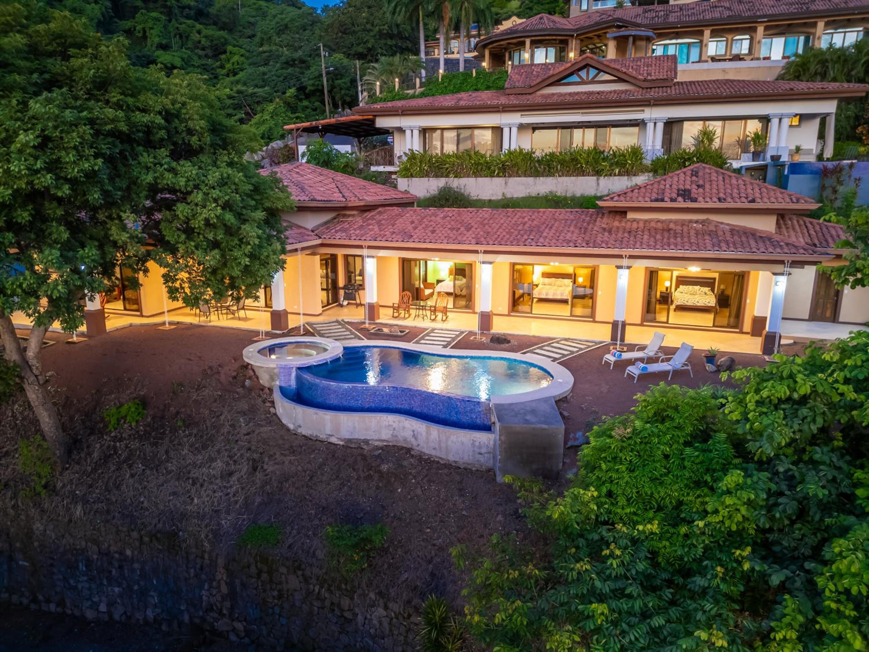 Casa Lasky 4br Villa W Pool & View
