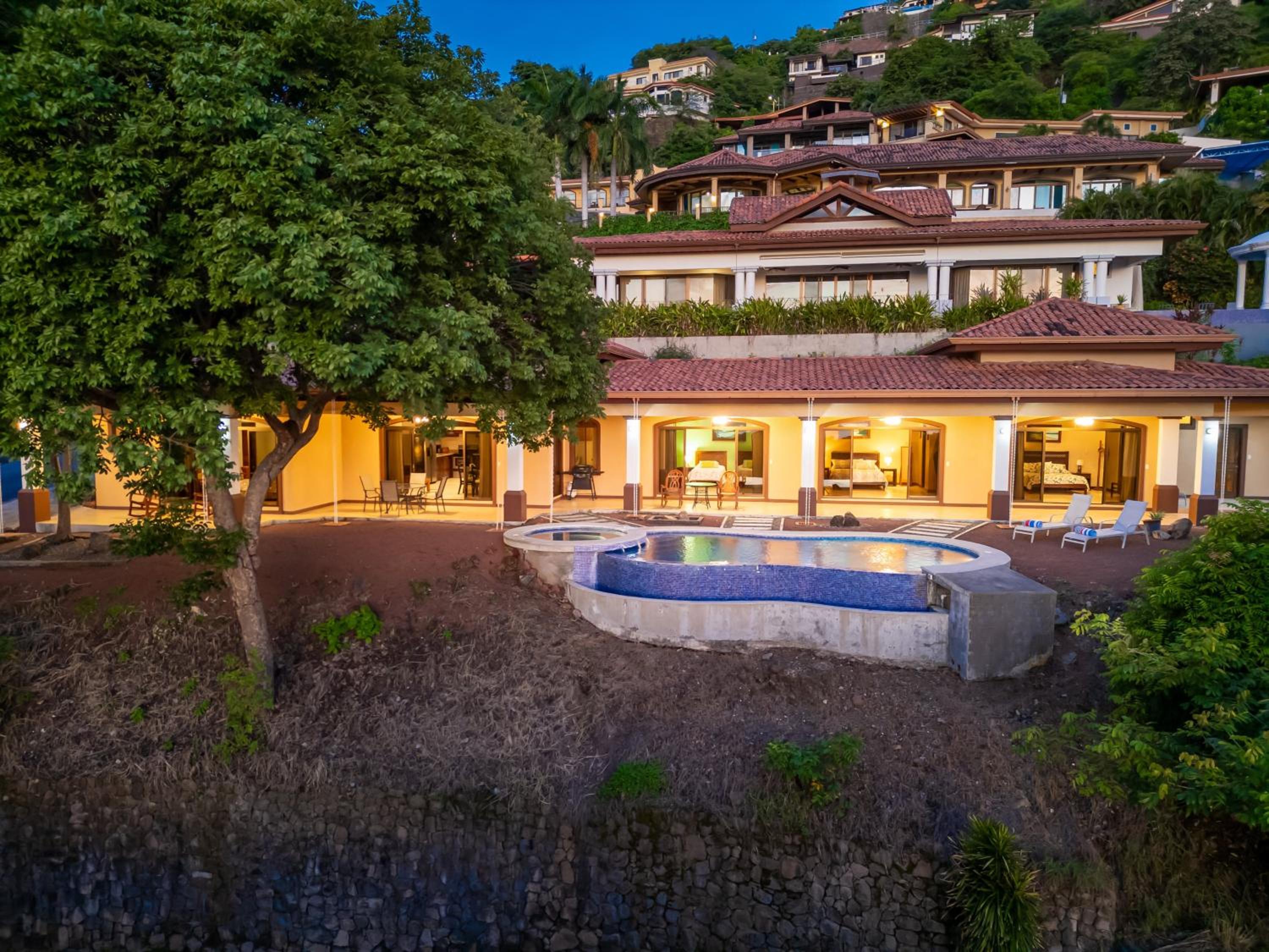 Casa Lasky 4br Villa W Pool & View