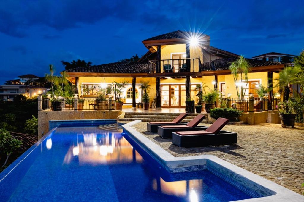 Casa Amarilla 4br Bay-view Villa - 8 Guests