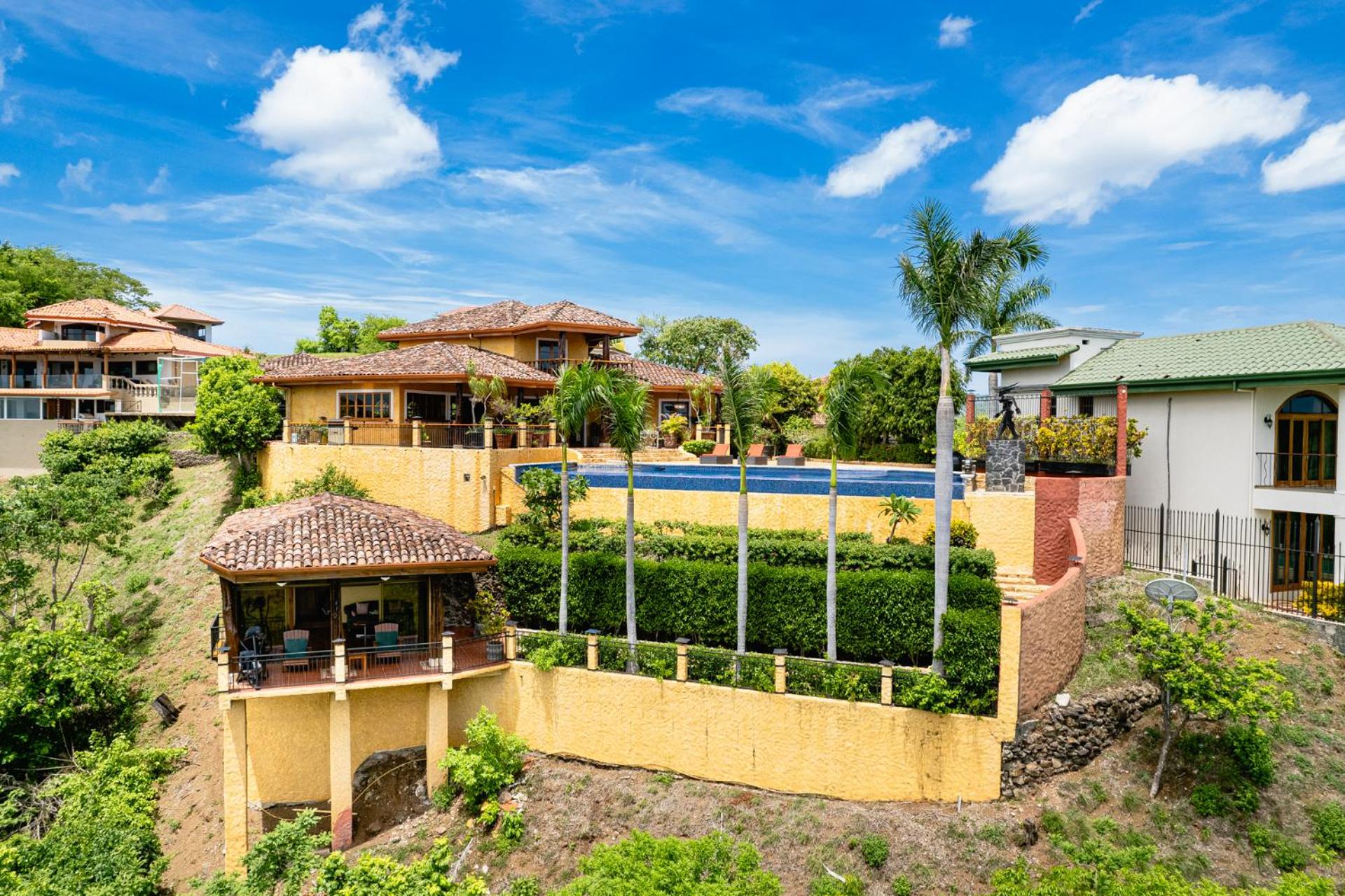 Casa Amarilla 4br Bay-view Villa - 8 Guests