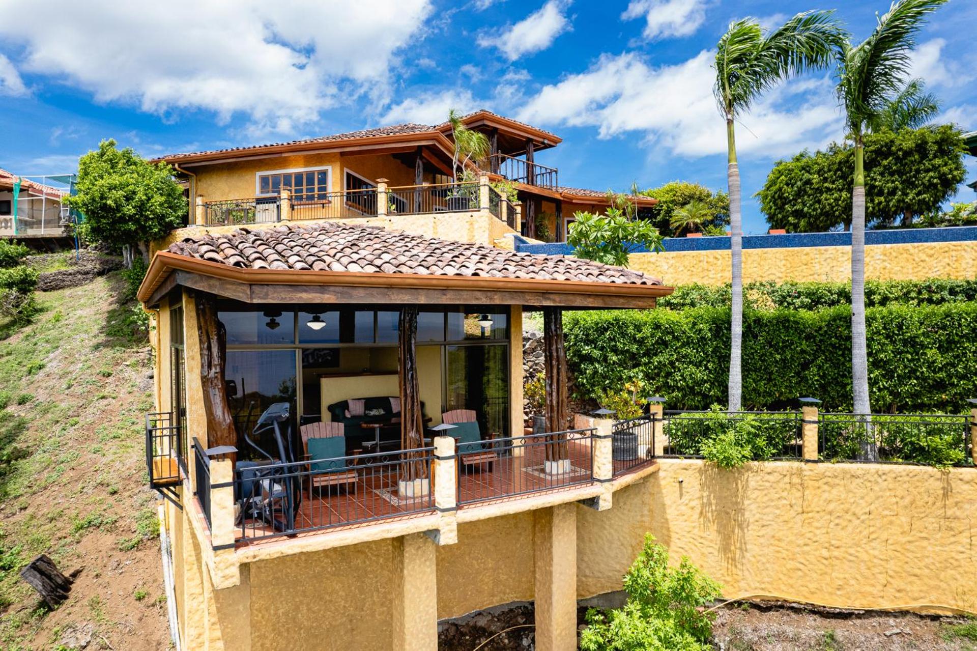 Casa Amarilla 4br Bay-view Villa - 8 Guests