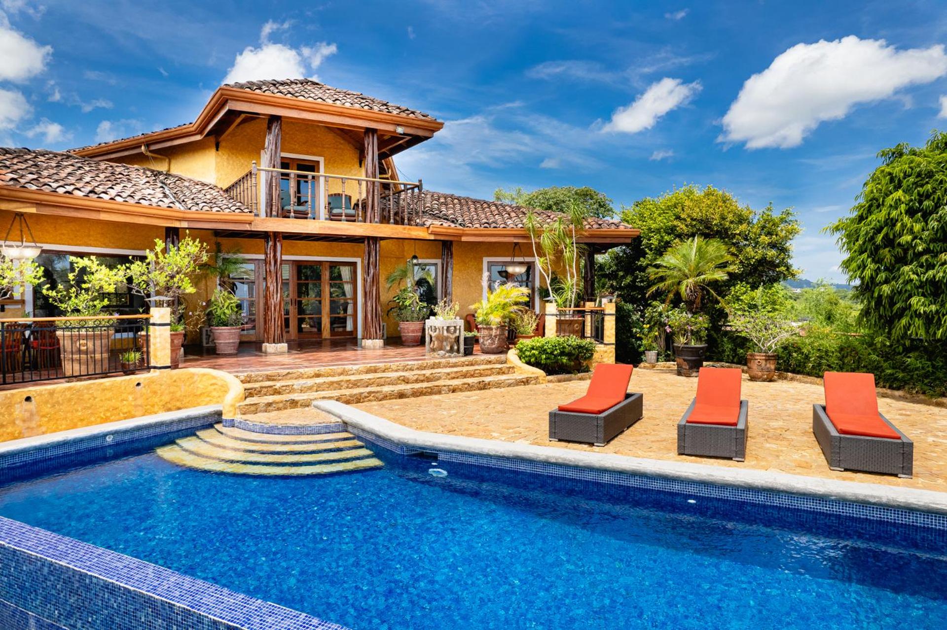 Casa Amarilla 4br Bay-view Villa - 8 Guests