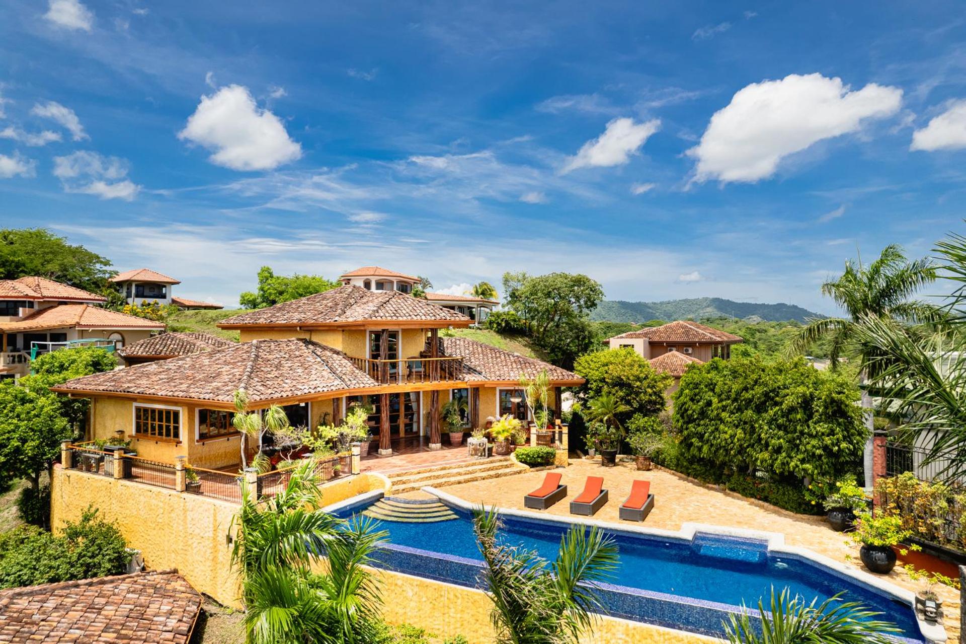 Casa Amarilla 4br Bay-view Villa - 8 Guests