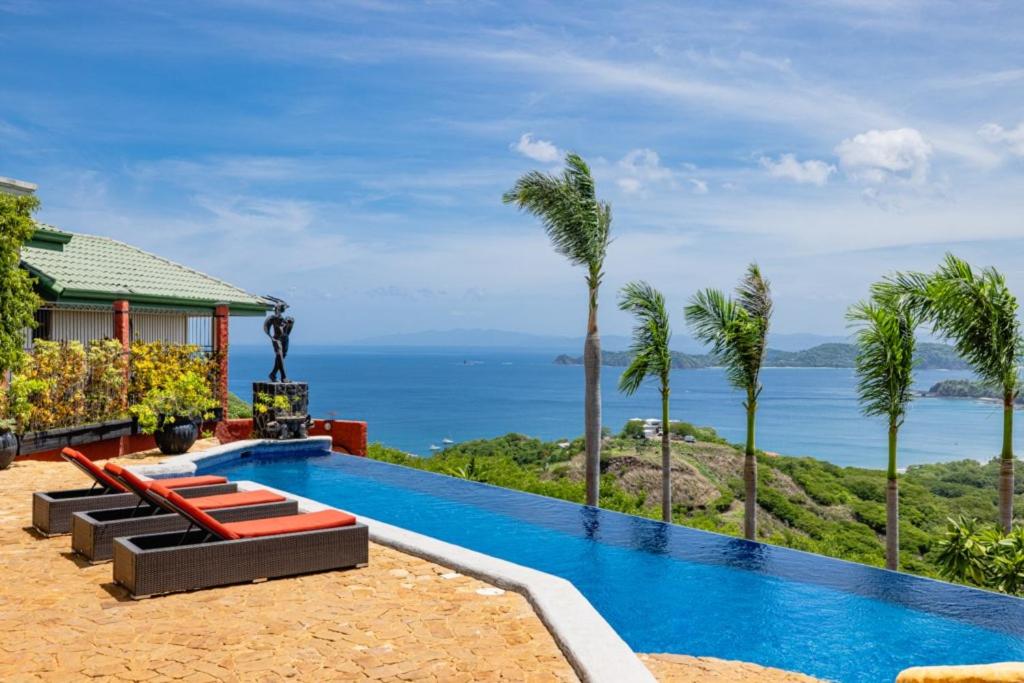 Casa Amarilla 4br Bay-view Villa - 8 Guests