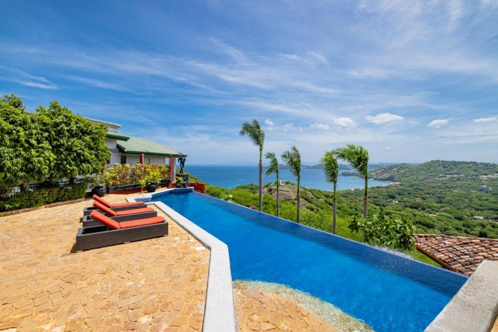Casa Amarilla 4br Bay-view Villa - 8 Guests