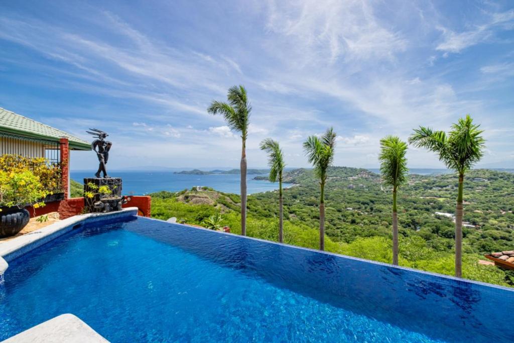 Casa Amarilla 4br Bay-view Villa - 8 Guests