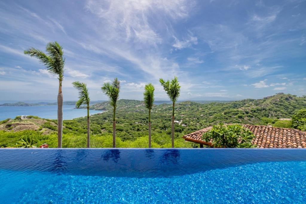 Casa Amarilla 4br Bay-view Villa - 8 Guests