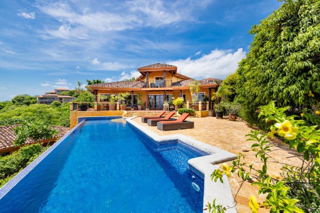 Casa Amarilla 4br Bay-view Villa - 8 Guests