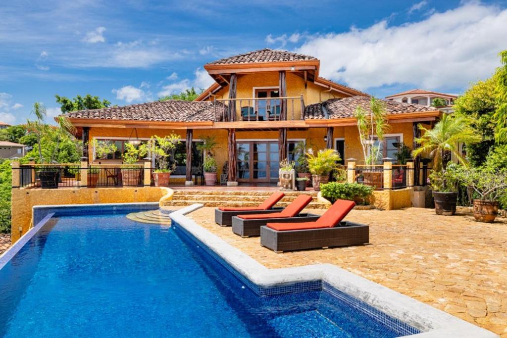 Casa Amarilla 4br Bay-view Villa - 8 Guests