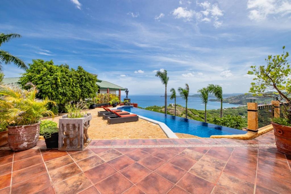 Casa Amarilla 4br Bay-view Villa - 8 Guests