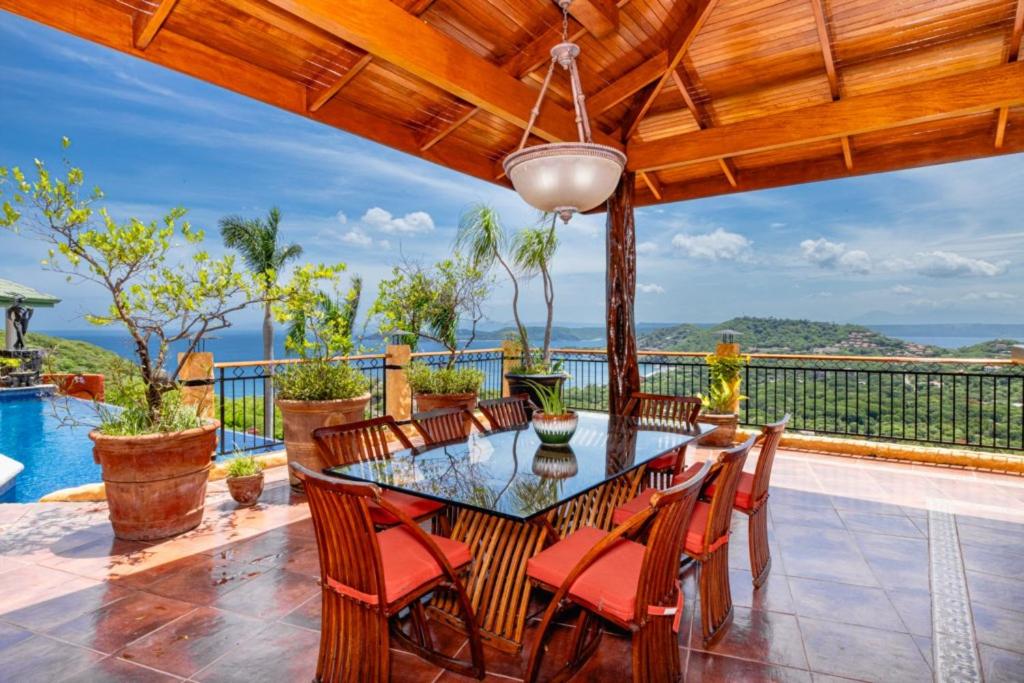 Casa Amarilla 4br Bay-view Villa - 8 Guests