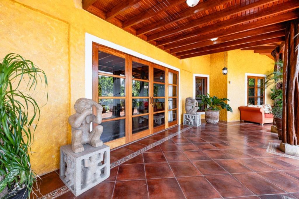 Casa Amarilla 4br Bay-view Villa - 8 Guests
