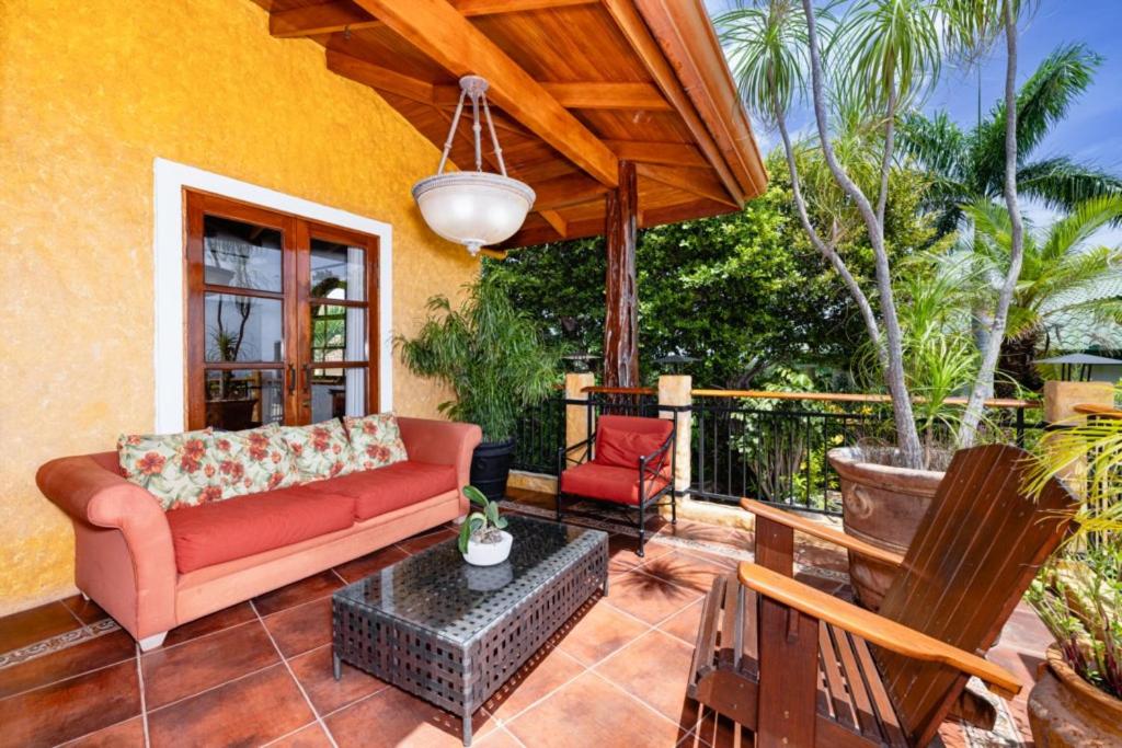 Casa Amarilla 4br Bay-view Villa - 8 Guests