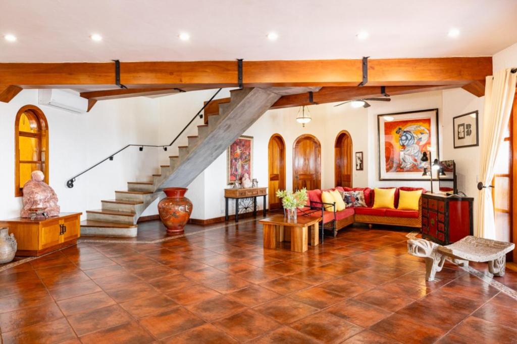 Casa Amarilla 4br Bay-view Villa - 8 Guests