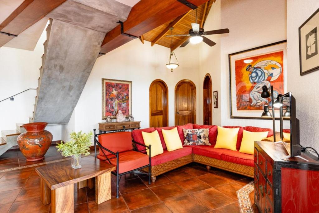 Casa Amarilla 4br Bay-view Villa - 8 Guests
