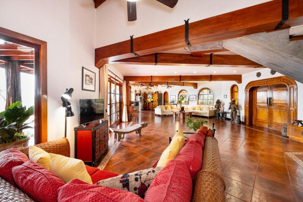 Casa Amarilla 4br Bay-view Villa - 8 Guests