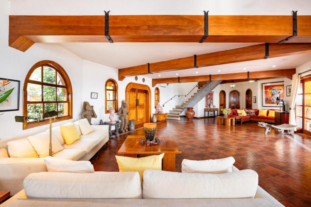 Casa Amarilla 4br Bay-view Villa - 8 Guests