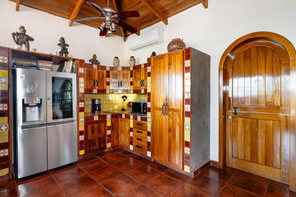 Casa Amarilla 4br Bay-view Villa - 8 Guests