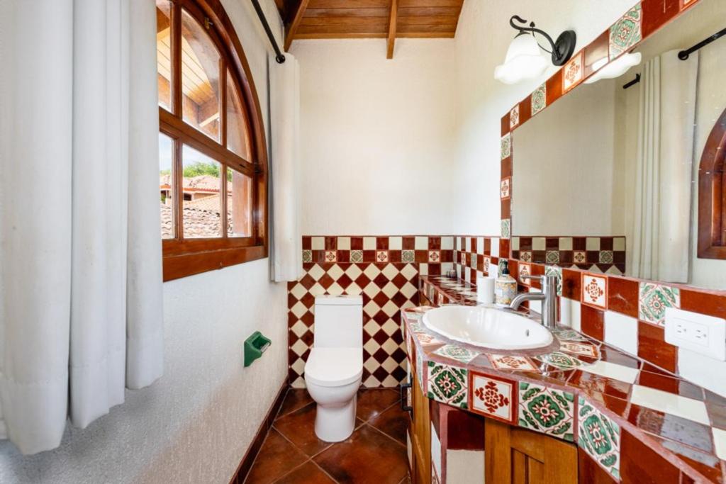 Casa Amarilla 4br Bay-view Villa - 8 Guests
