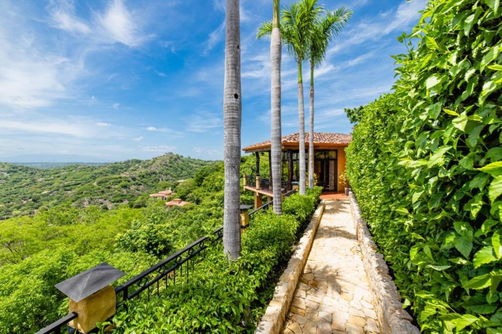 Casa Amarilla 4br Bay-view Villa - 8 Guests
